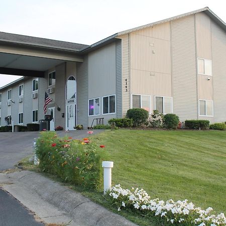 American Host Inn Hart Exterior photo